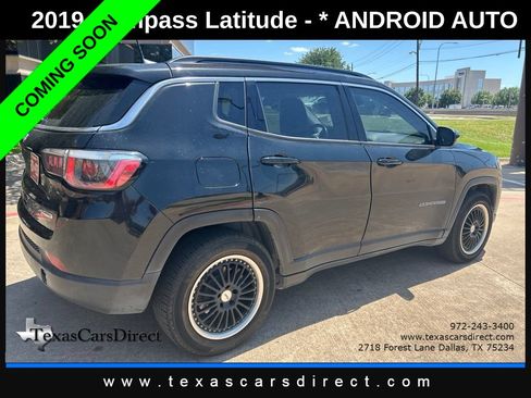 Used 2019 Jeep Compass Latitude FWD image 3