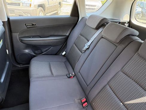 Used 2010 Hyundai Elantra GLS FWD image 12