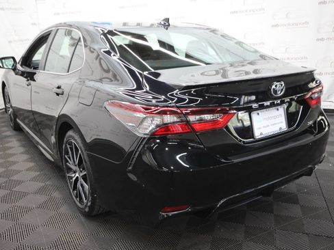 Used 2024 Toyota Camry SE w/ Convenience Package FWD image 4