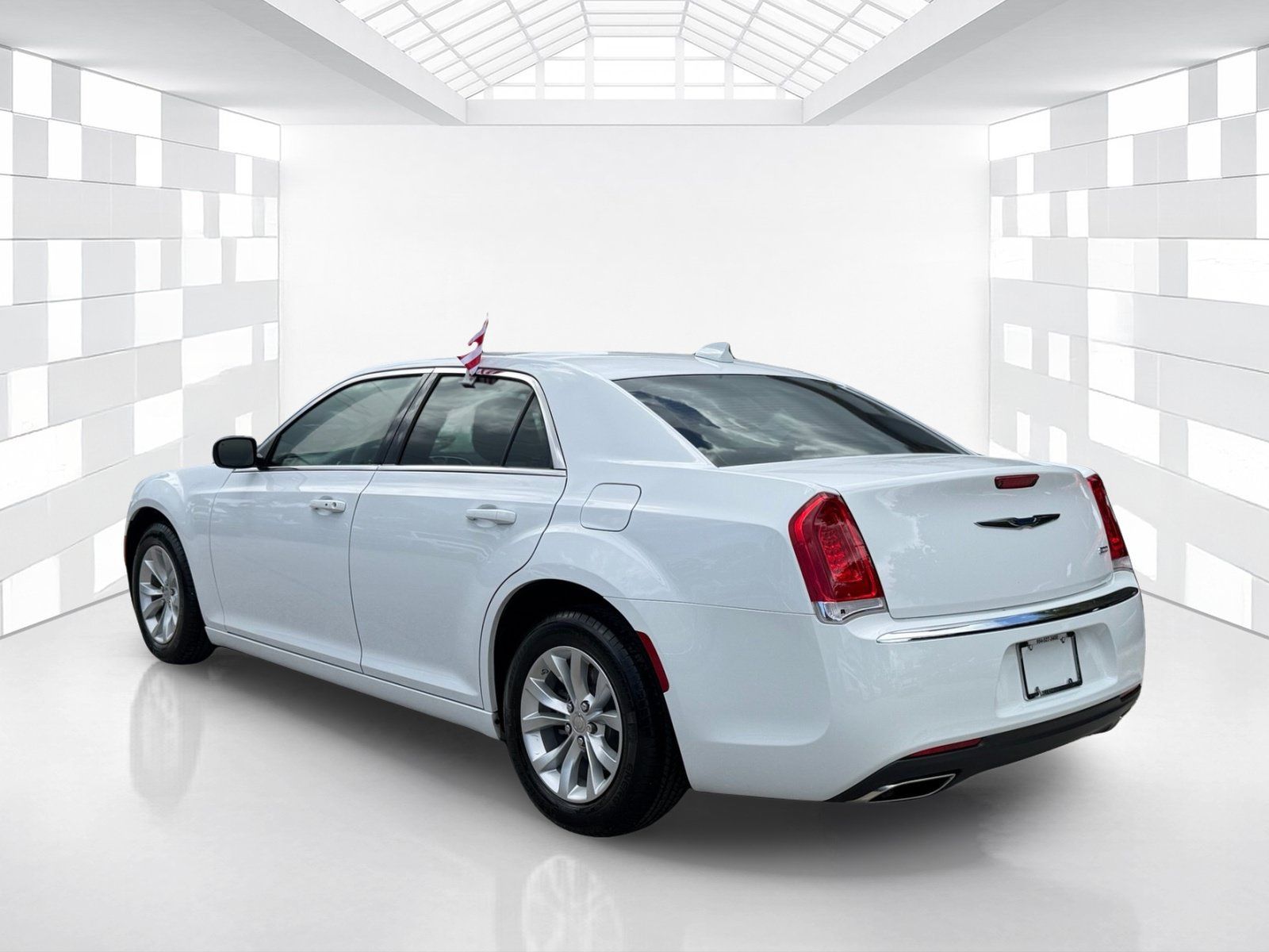 Used 2023 Chrysler 300 Touring RWD image 5