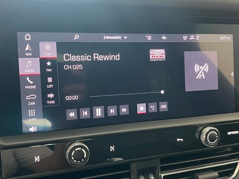 Used 2024 Porsche Macan image 18