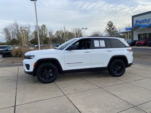 Used 2024 Jeep Grand Cherokee Altitude image 5