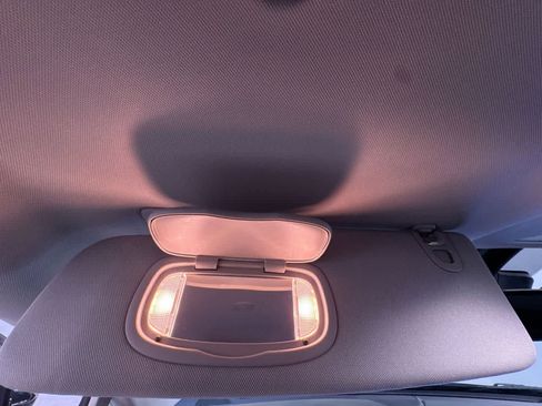 Used 2024 Chrysler Pacifica Touring-L image 33