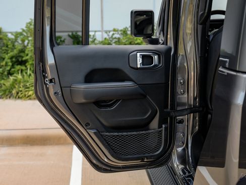 Used 2024 Jeep Gladiator Sport image 75