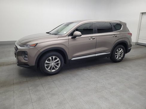 Used 2019 Hyundai Santa Fe SE image 2