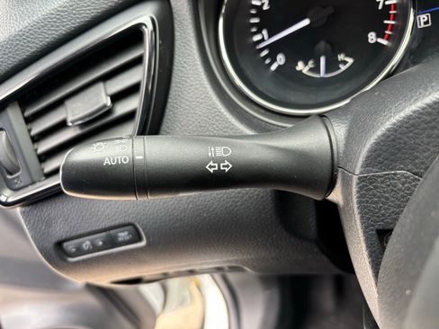 Used 2020 Nissan Rogue SV image 20