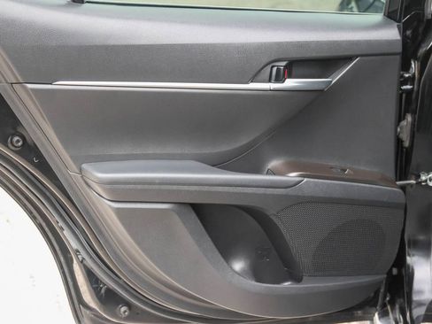 Used 2023 Toyota Camry SE FWD image 6