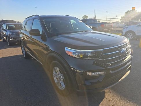Used 2023 Ford Explorer XLT w/ Equipment Group 202A AWD/4WD image 2