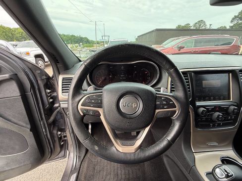 Used 2014 Jeep Grand Cherokee Limited w/ Trailer Tow Group IV AWD/4WD image 18