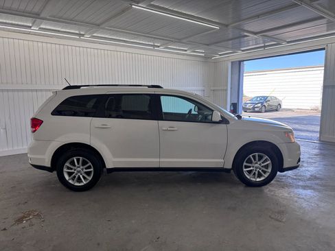 Used 2017 Dodge Journey SXT w/ Comfort/Convenience Group FWD image 4