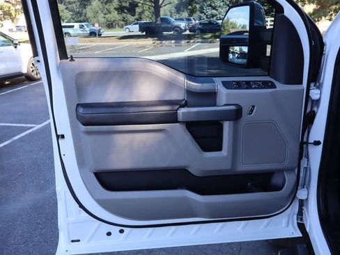 Used 2019 Ford F250 XLT w/ XLT Premium Package AWD/4WD image 23