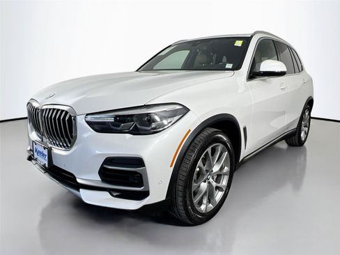 Used 2022 BMW X5 xDrive40i w/ Premium Package AWD/4WD image 2