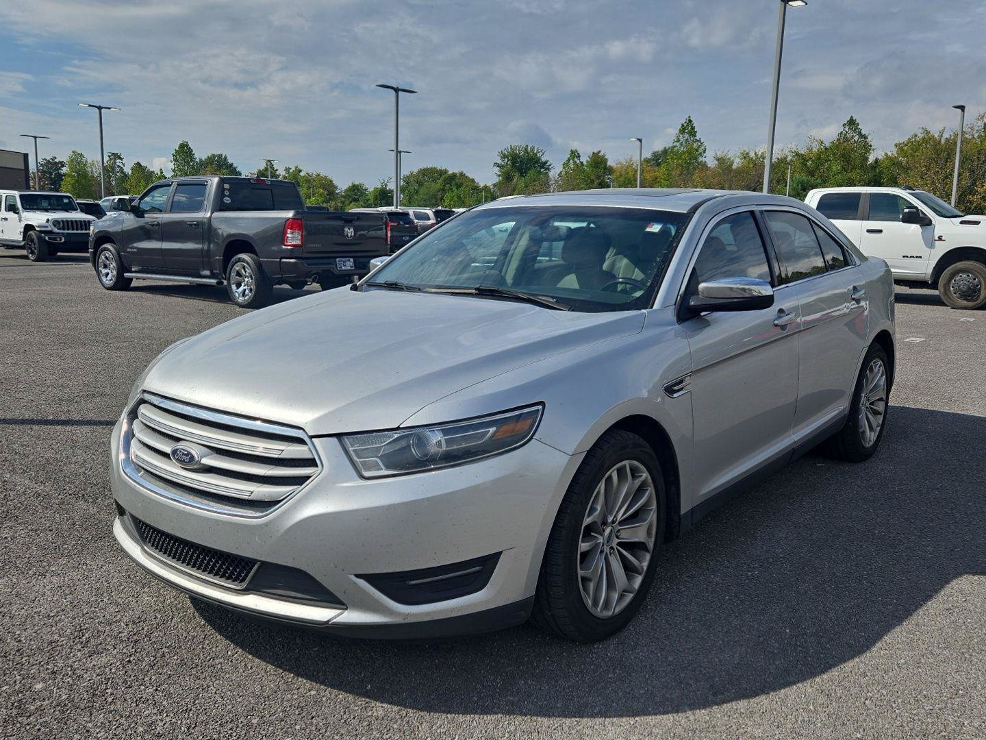 Used 2015 Ford Taurus Limited FWD image 3