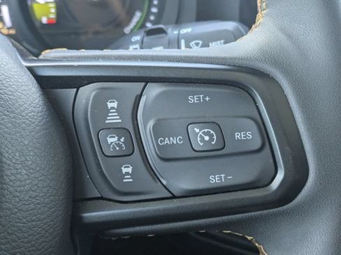 Used 2024 Jeep Wrangler Unlimited w/ Convenience Group AWD/4WD image 33