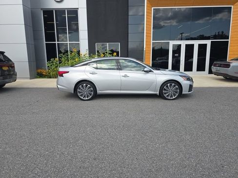 Used 2024 Nissan Altima 2.5 SL AWD/4WD image 7