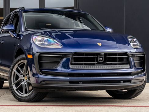 Certified 2025 Porsche Macan image 9