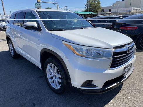 Used 2016 Toyota Highlander LE FWD image 6