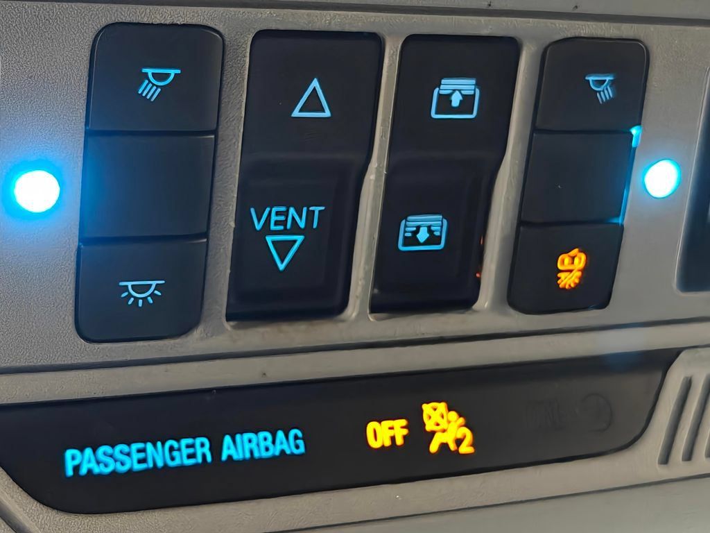 Used 2021 Ford Explorer XLT w/ Equipment Group 202A AWD/4WD image 11