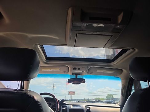 Used 2010 Cadillac Escalade ESV Luxury RWD image 9