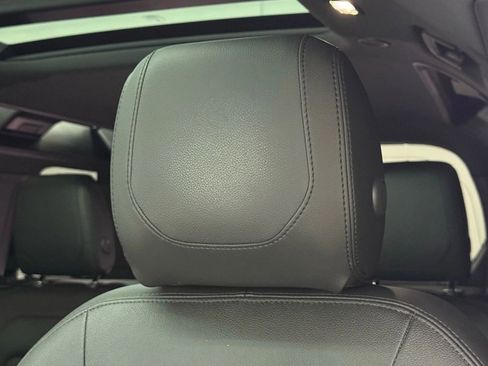 Used 2022 Land Rover Defender 110 S image 24