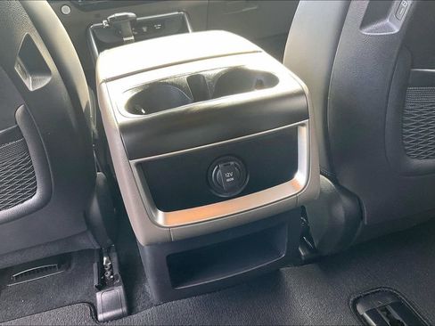 Used 2025 Kia Carnival FWD image 34
