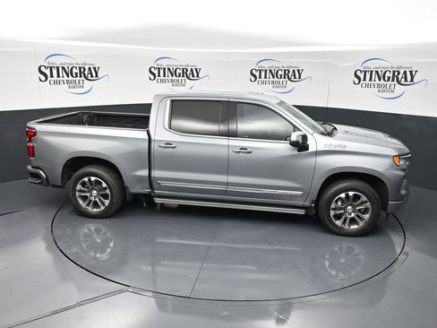 Used 2024 Chevrolet Silverado 1500 High Country w/ Technology Package AWD/4WD image 28
