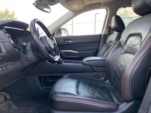 Used 2022 Nissan Pathfinder Platinum w/ Cargo Package FWD image 16