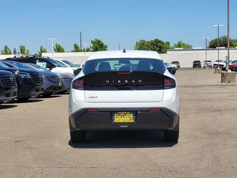 New 2026 Nissan Leaf FWD image 5