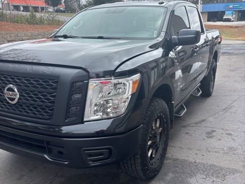 Used 2019 Nissan Titan S w/ S Utility Package image 4