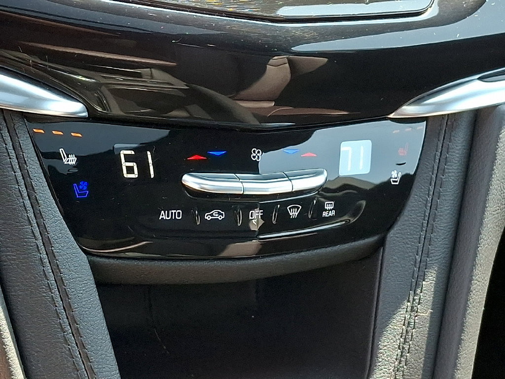 Used 2024 Cadillac XT6 Premium Luxury AWD/4WD image 18