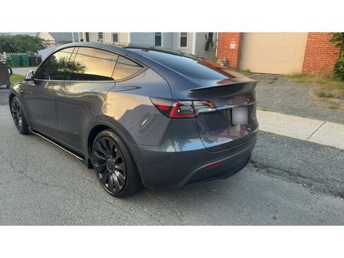 Used 2022 Tesla Model Y Performance AWD/4WD image 3
