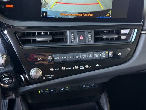 Used 2025 Lexus ES 300h w/ Premium Package FWD image 20