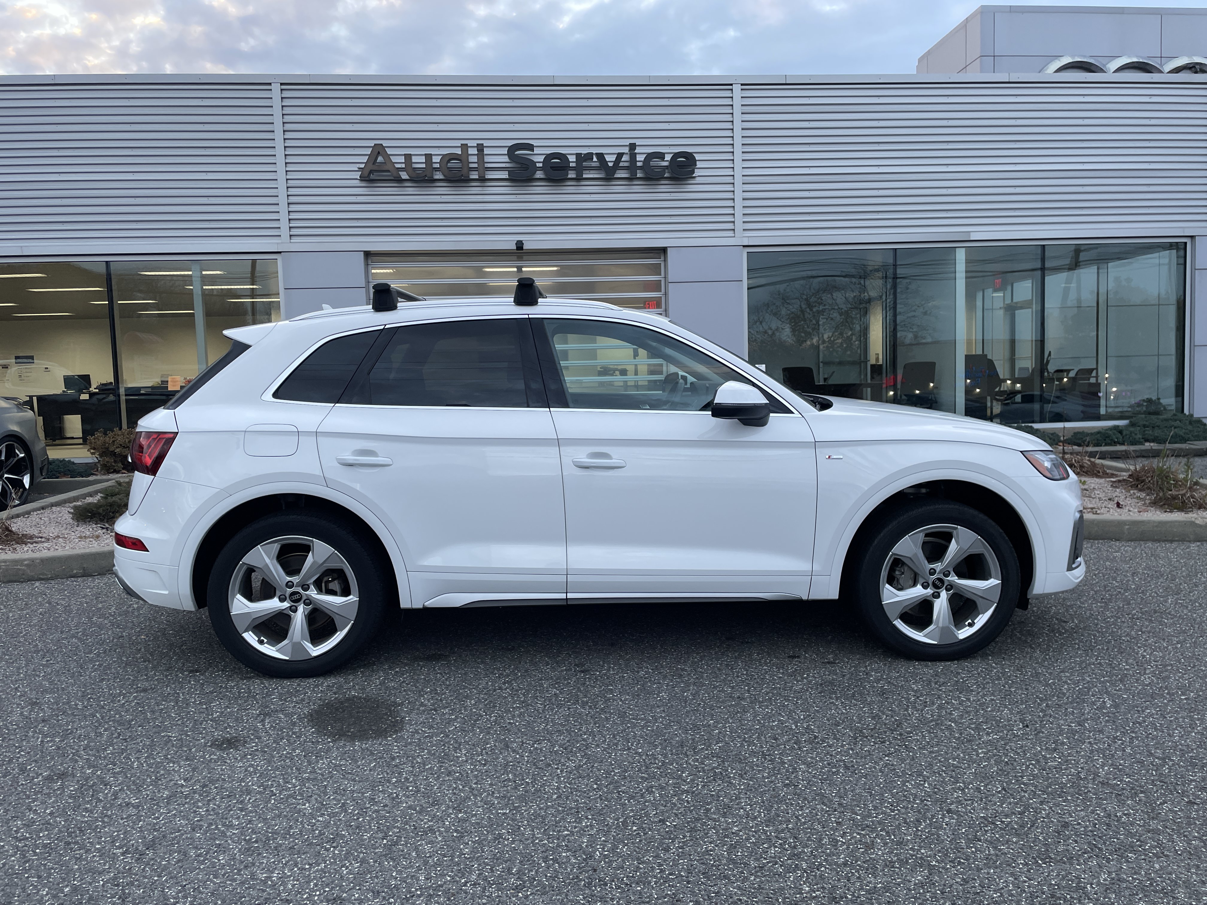 Certified 2022 Audi Q5 2.0T Premium Plus w/ Premium Plus Package AWD/4WD image 3