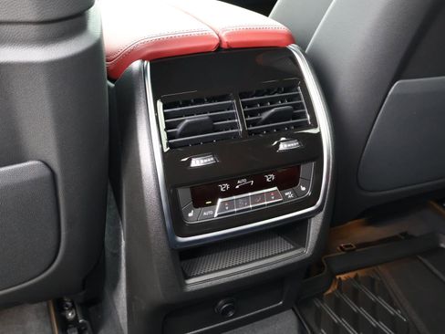 Used 2025 BMW X6 xDrive40i w/ Executive Package image 14