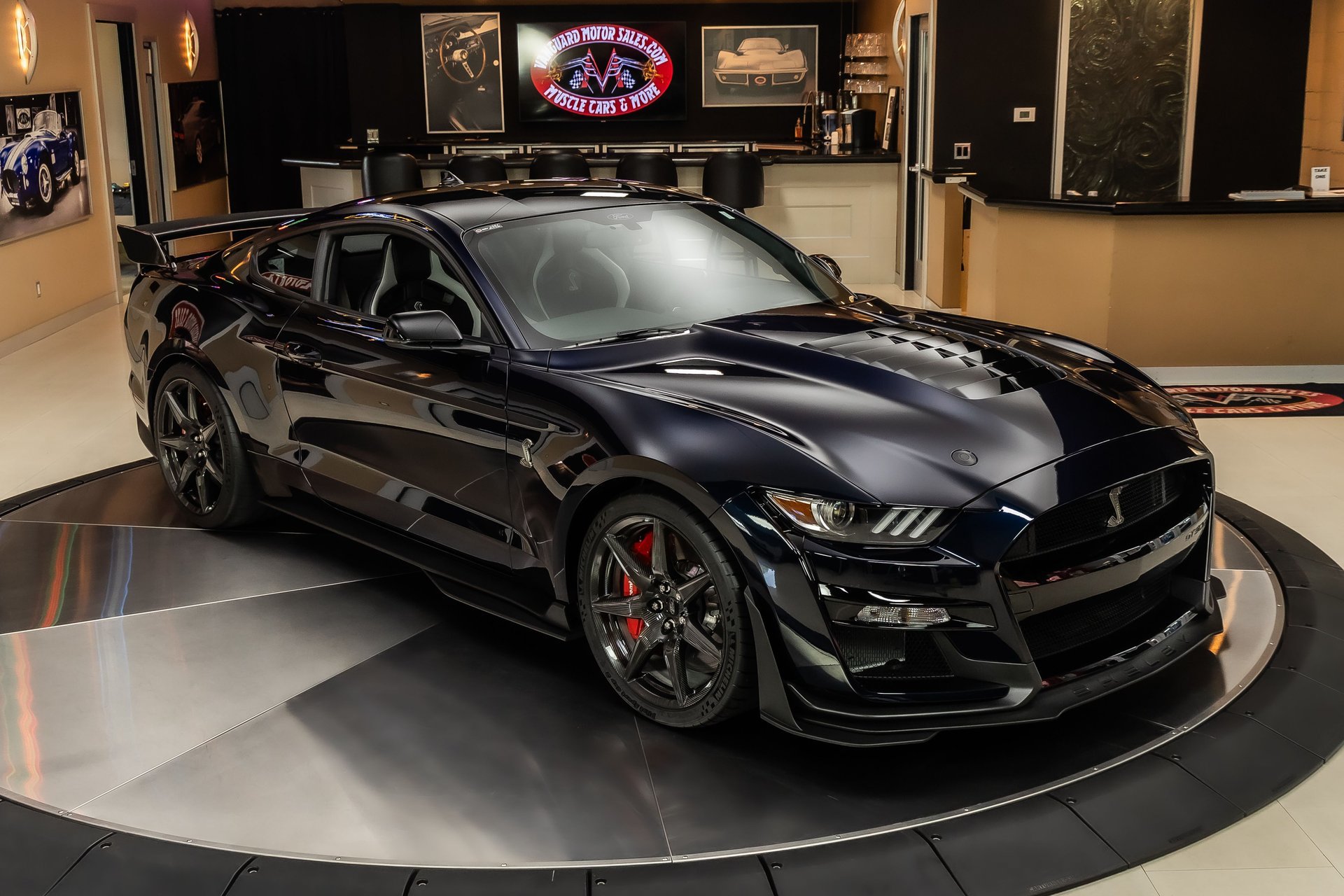 Used 2021 Ford Mustang Shelby GT500 w/ Carbon Fiber Track Pack RWD image 9
