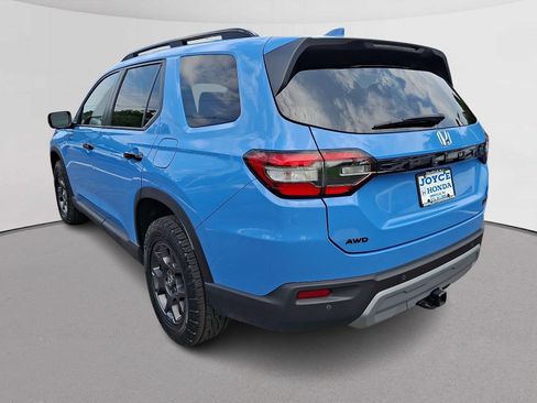 Certified 2024 Honda Pilot TrailSport image 7