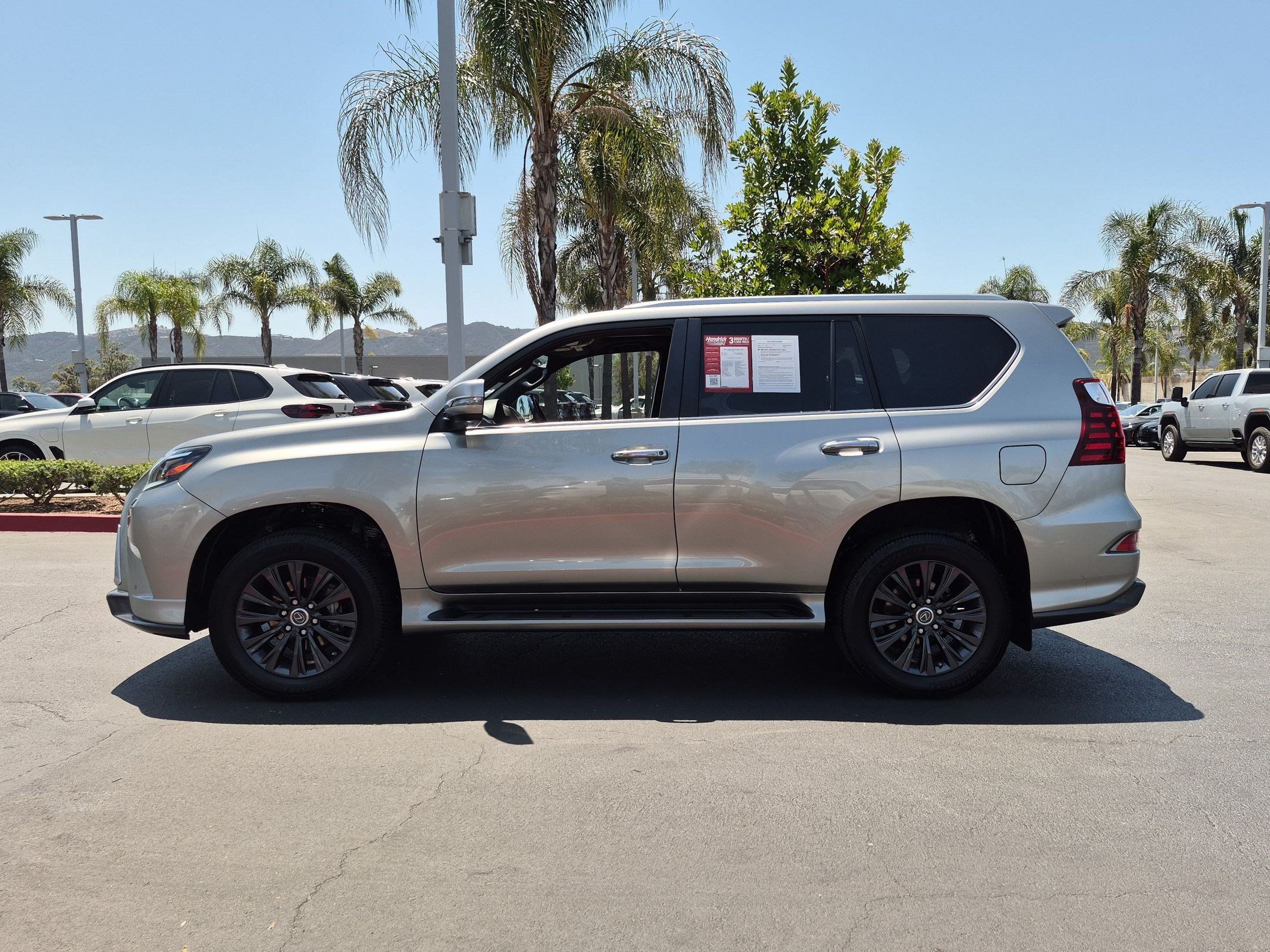 Used 2021 Lexus GX 460 Luxury w/ Sport Design Package AWD/4WD image 7