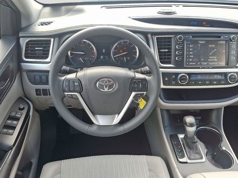 Used 2016 Toyota Highlander Plus image 11