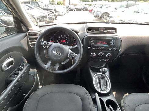 Used 2015 Kia Soul + image 10