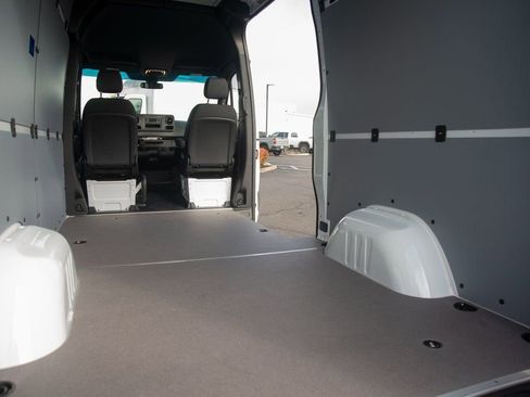 Used 2025 Mercedes-Benz Sprinter 2500 image 40