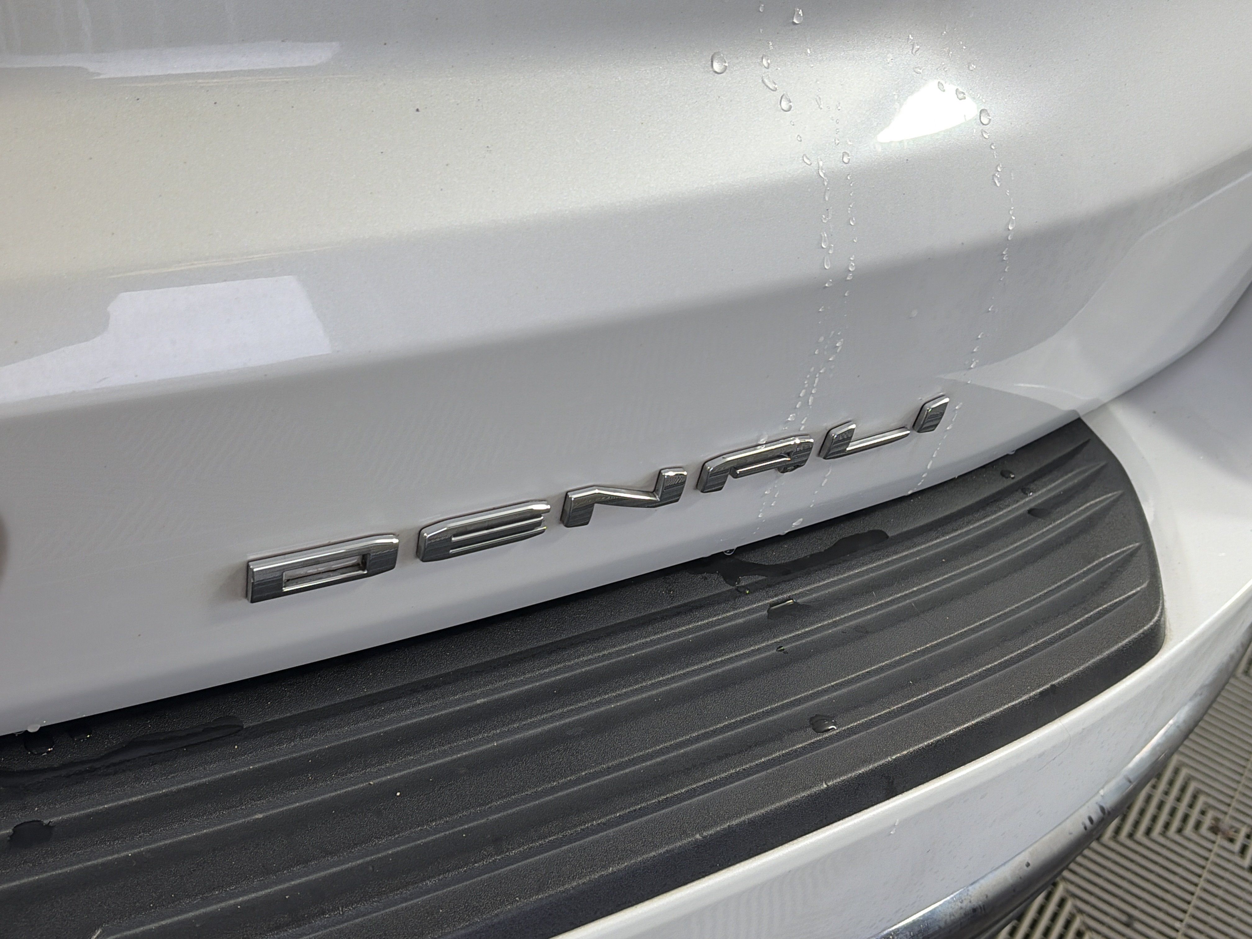 Used 2023 GMC Yukon Denali Ultimate AWD/4WD image 19