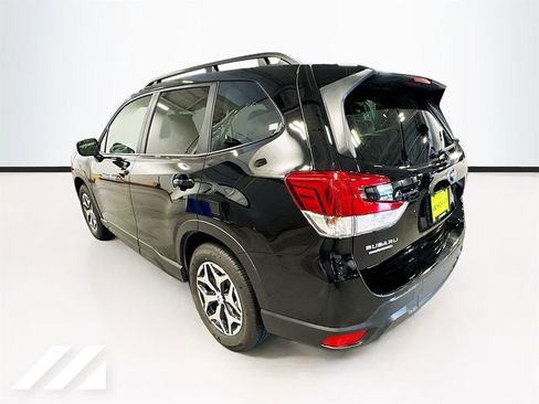 Used 2023 Subaru Forester Premium AWD/4WD image 7