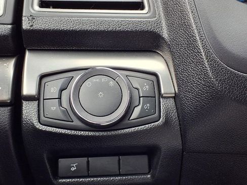 Used 2018 Ford Explorer XLT w/ Equipment Group 202A FWD image 20