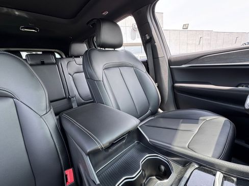 New 2025 Jeep Grand Cherokee L Limited w/ Black Appearance Package image 18