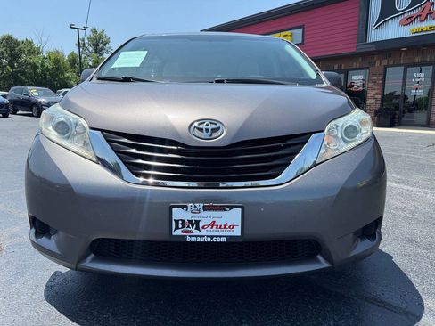 Used 2011 Toyota Sienna LE w/ Towing Pkg FWD image 2