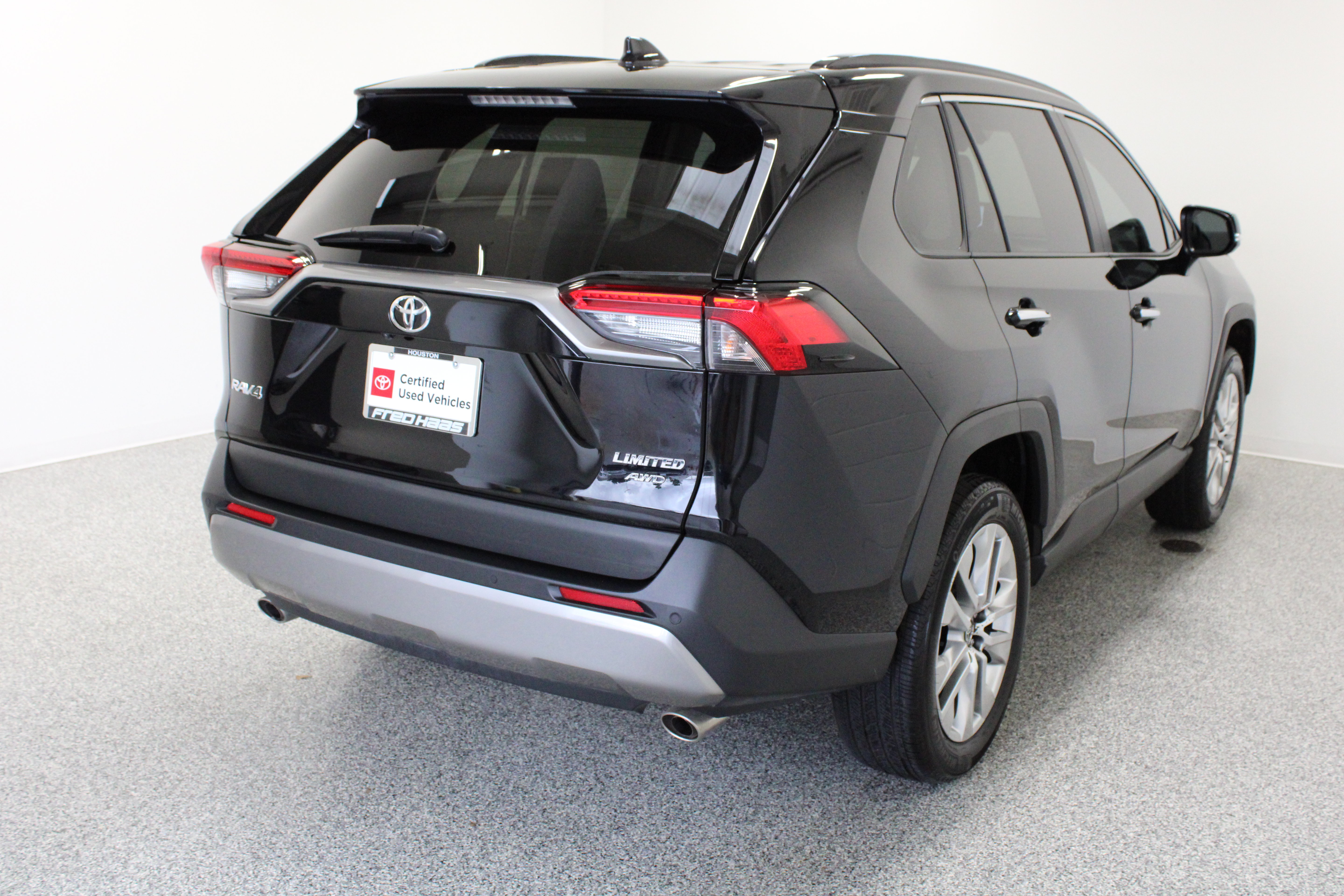 Used 2025 Toyota RAV4 Limited w/ Weather Package AWD/4WD image 7