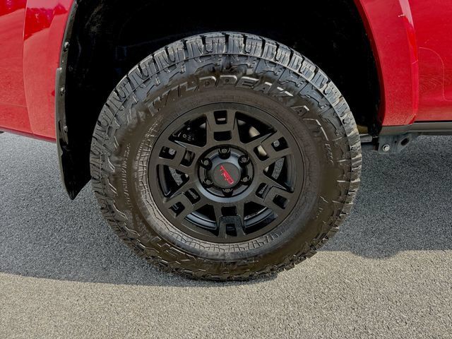 Used 2022 Toyota 4Runner TRD Off-Road Premium AWD/4WD image 34