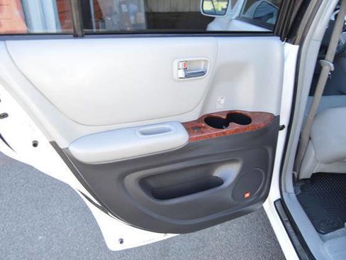 Used 2004 Toyota Highlander Limited AWD/4WD image 60