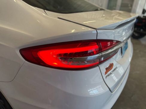 Used 2018 Ford Fusion SE w/ Equipment Group 201A image 12