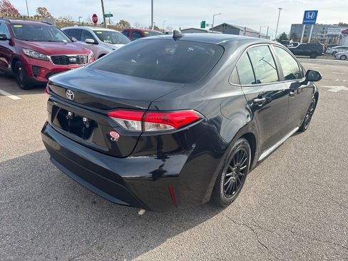 Used 2021 Toyota Corolla LE image 7